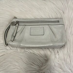 Coach Poppy wristlet with multicolor pinstripe lining preowned